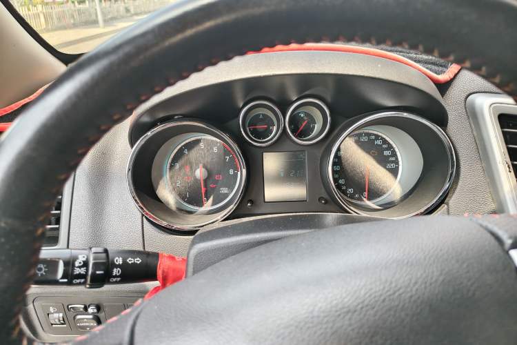 Used CHANGAN CS35 2015 1.6L Manual Luxury Model China IV Standard