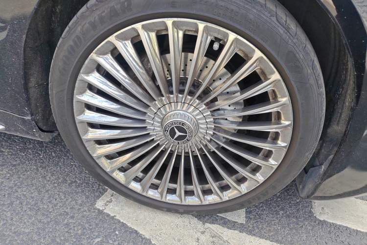 Used Mercedes-Benz S-Class 2018 S 320 L Right Front Wheel Hub