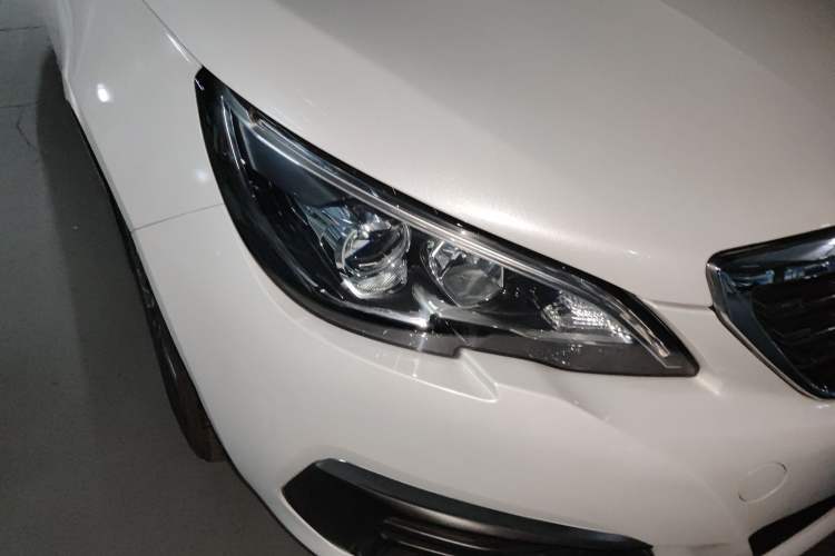 Used Peugeot 308 2016 1.6L Automatic Luxury Edition Right Front Headlight