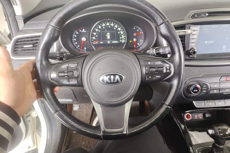 Used Kia Sorento 2015 Sorento L 2.4L Gasoline 4WD Elite Edition 5 Seats China IV Standard
