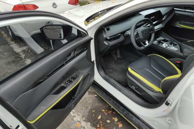 Used CHANGAN UNI-V 2022 2.0T Leading-Speed Edition
