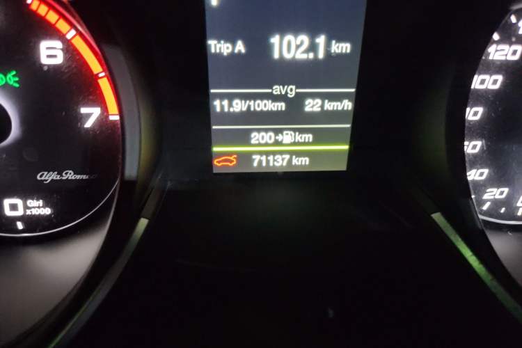 Used Alfa Romeo Stelvio 2017 2.0T 200HP Elite Edition Odometer Close Up