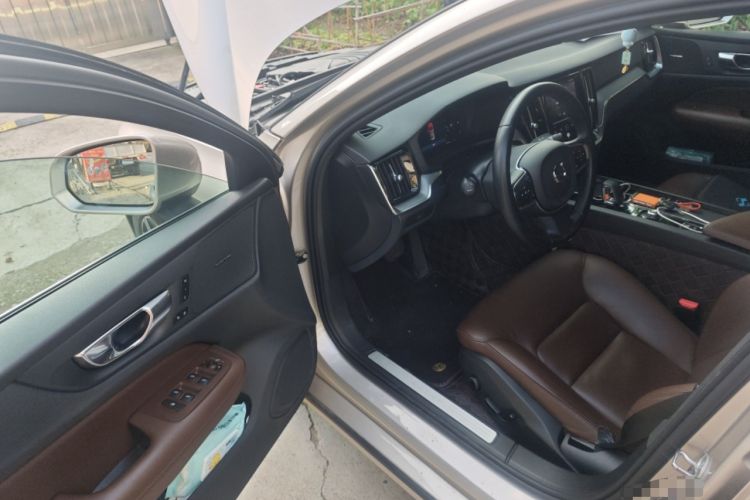 Used Volvo S60 2023 B4 Zhiyi Luxury Edition
