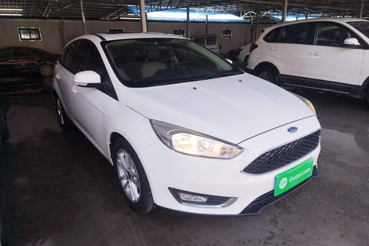 Used Ford Focus 2015 Hatchback 1.6L Automatic Fashion Edition Front Right 45 Deg