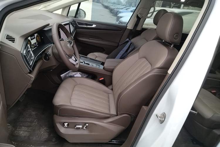 Used Volkswagen Viloran 2024 330TSI Luxury Edition