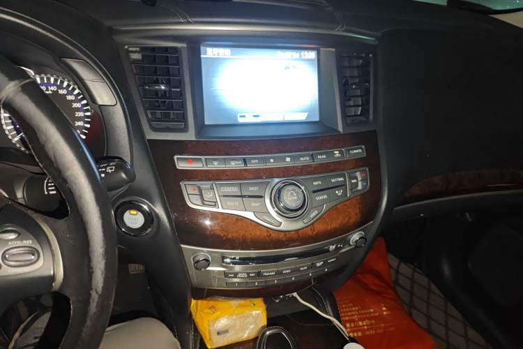 Used Infiniti QX60 2018 2.5 S/C Hybrid Two-Wheel-Drive Champion Family Edition
