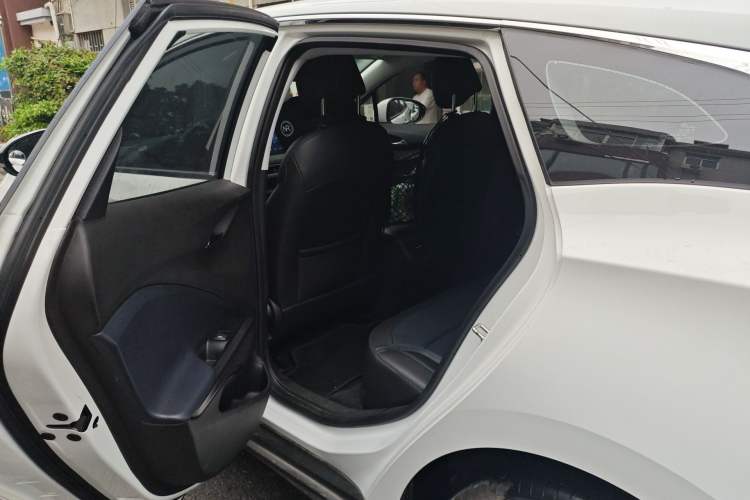 Used Buick Velite 6 2024 450km Range Commuter Version Left Rear Seat