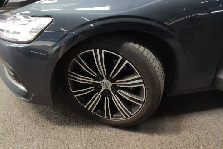 Used Volvo V60 2022 B5 Zhiyuan Luxury Edition Left Front Wheel Hub