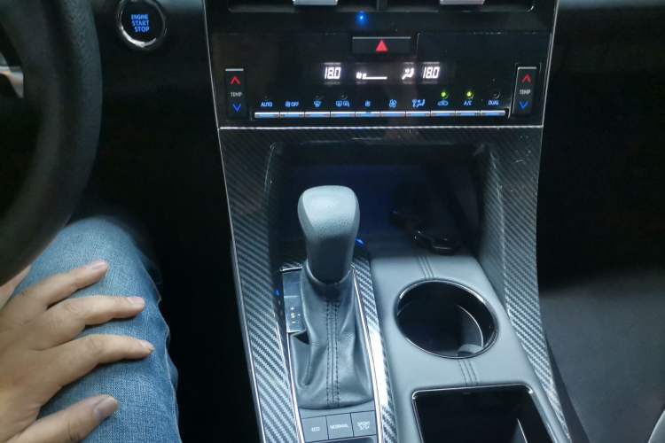 Used Toyota Avalon 2019 2.5L Ambition Version China VI Standard Gear Lever