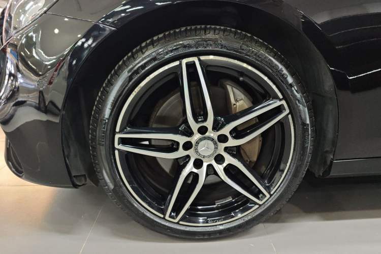 Used Mercedes-Benz E-Class 2017 Restyled E 300 Sport Edition Exterior 4