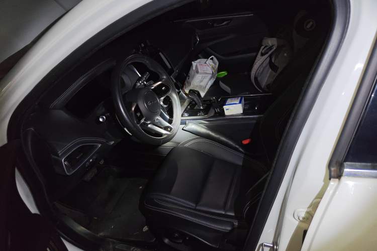 Used Jaguar XEL 2021 2.0T 250 PS R-DYNAMIC S Advanced Sport Edition Left Front Seat