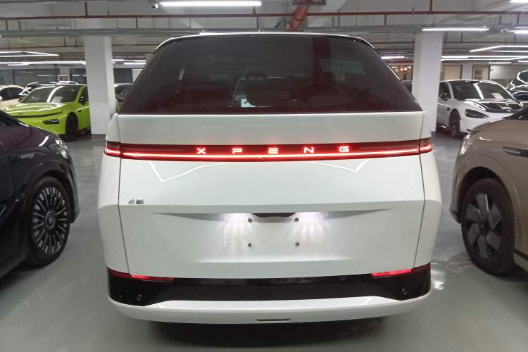 Used XPeng X9 2024 702 Ultra-Long Range Max
