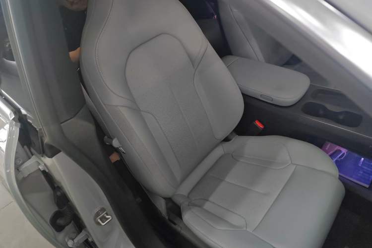 Used Nio ET5T 2023 75 kWh Touring Right Front Seat