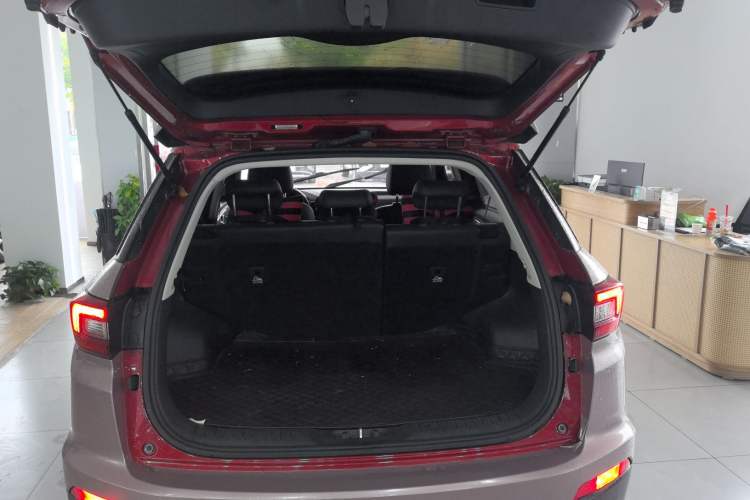 Used CHANGAN CS55 2018 1.5T Automatic Colorful Edition China V Standard Trunk