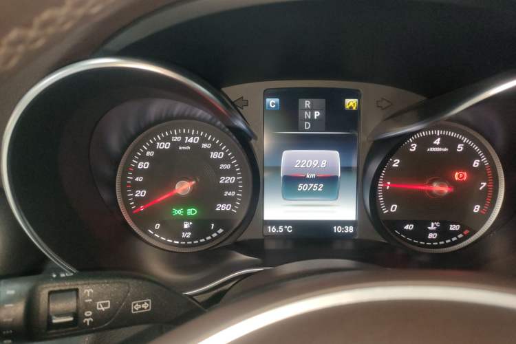 Used Mercedes-Benz GLC 2018 GLC 260 4MATIC Luxury Model
