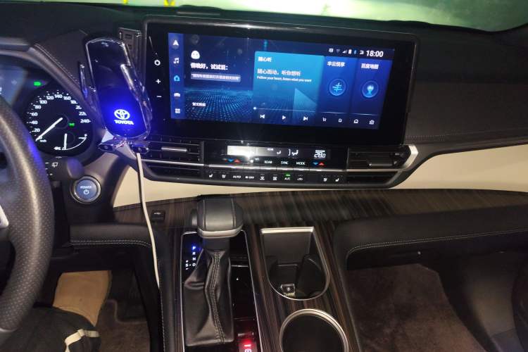 Used Toyota SIENNA 2023 2.5L Hybrid Deluxe Edition Audio And AC Panel