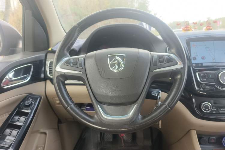 Used Baojun 730 2014 1.5L Manual Luxury Navigation ESP Version 7 Seats