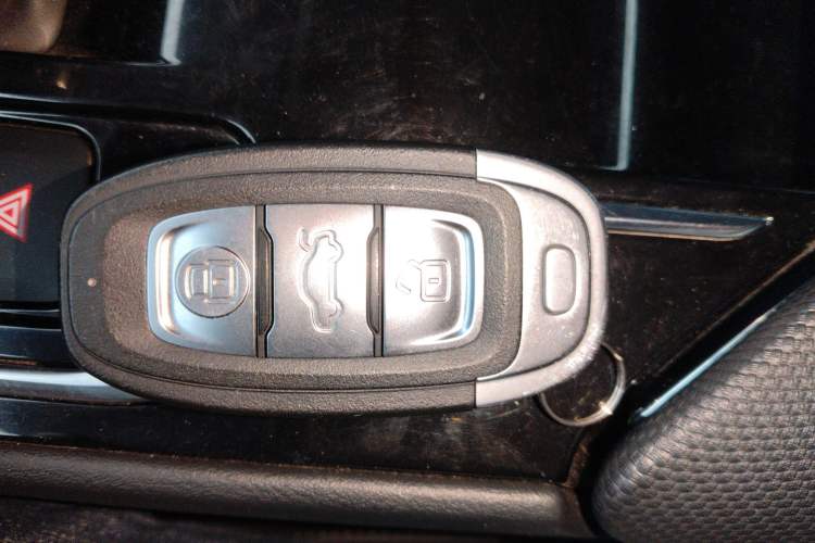 Used Hongqi E-QM5 2022 431 km Charge & Enjoy Edition
