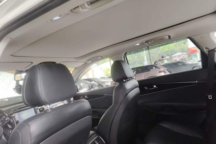 Used Kia Sorento 2015 Sorento L 2.4L Gasoline 4WD Elite Edition 5 Seats China IV Standard
