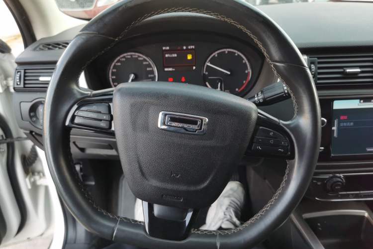 Used Qoros 3 2016 Urban SUV 1.6T Automatic Zhiyue Model