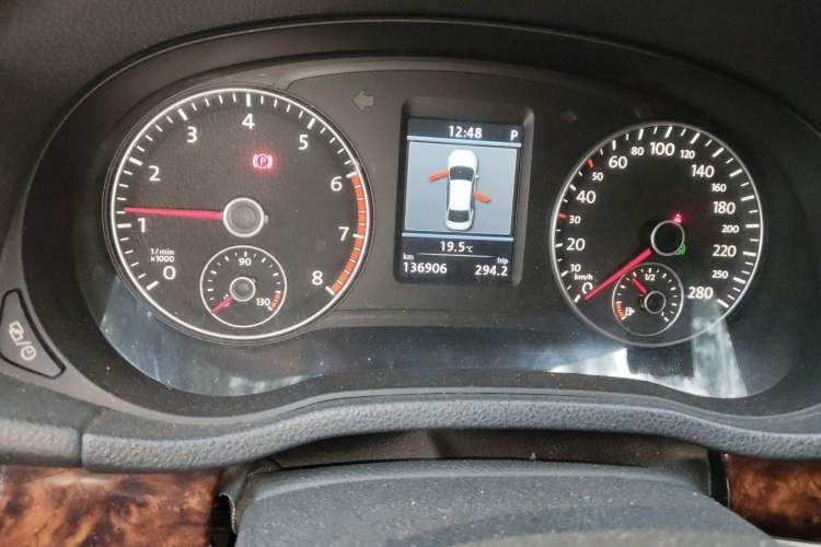 Used Volkswagen Passat 2013 1.8TSI DSG Prestige Edition Odometer Close Up