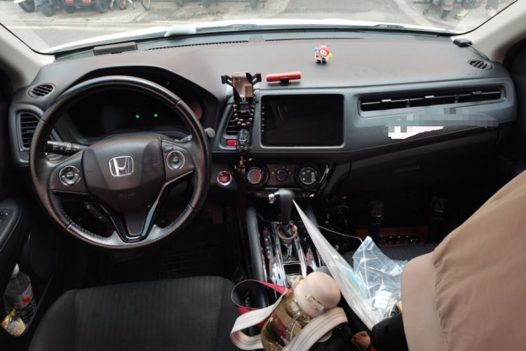 Used Honda Vezel 2018 1.5L CVT 2WD Technology Elite Model Center Console