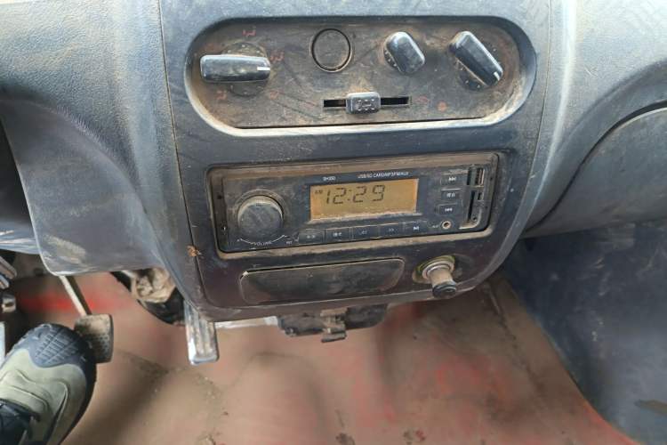 Used FAW Jiabao V52 2011 1.0L Practical Version LJ465QE1 Audio And AC Panel