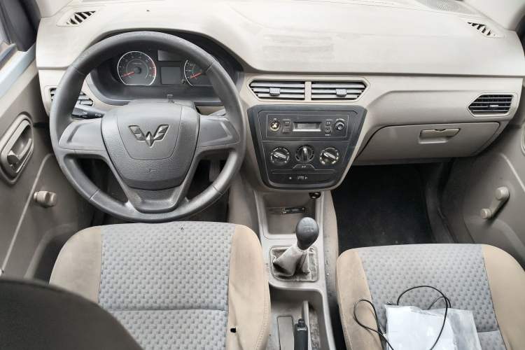 Used Wuling Zhiguang V 2017 1.2L Base Version LMH Center Console