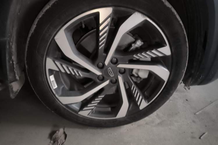 Used Geely Auto Monjaro L 2021 2.0TD High-Power Automatic All-Wheel-Drive Flagship Version Right Front Wheel Hub