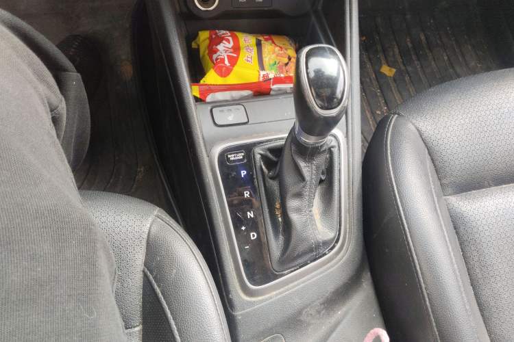 Used Hyundai Verna (new generation) 2016 1.6L Automatic Elite Edition TOP Gear Lever