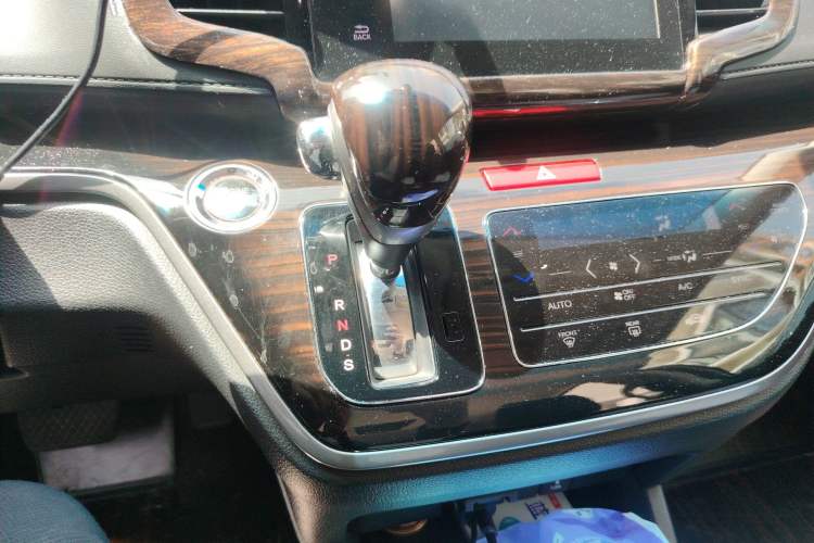 Used Honda Odyssey 2018 2.4L Luxury Edition Gear Lever
