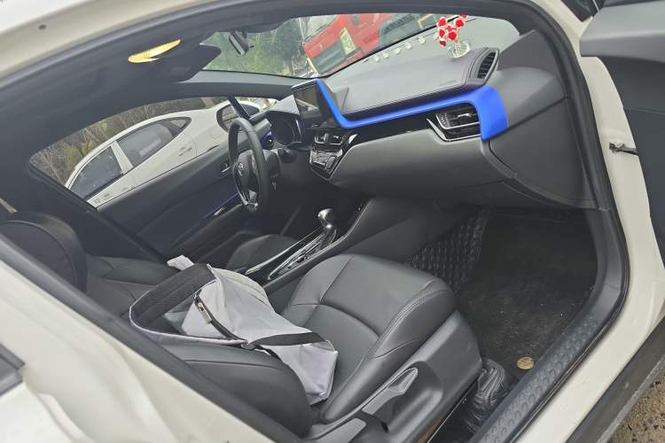 Used Toyota IZOA 2018 2.0L Yichi Version China VI Standard