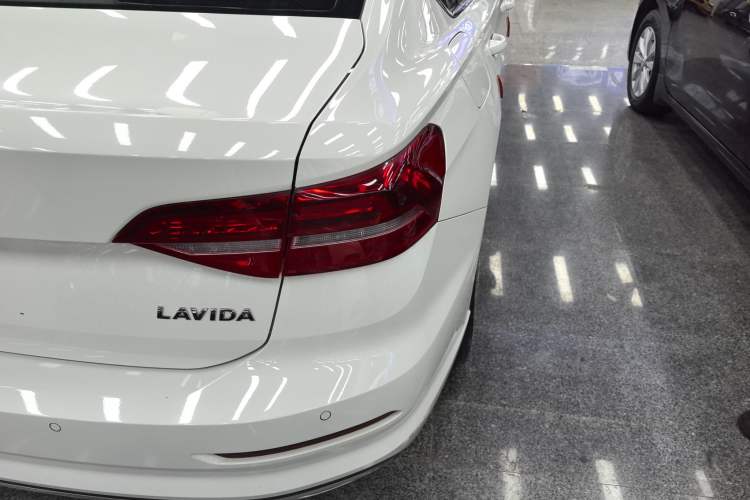 Used Volkswagen Lavida 2018 1.5L Automatic Comfort Edition China V Standard Right Rear Taillight