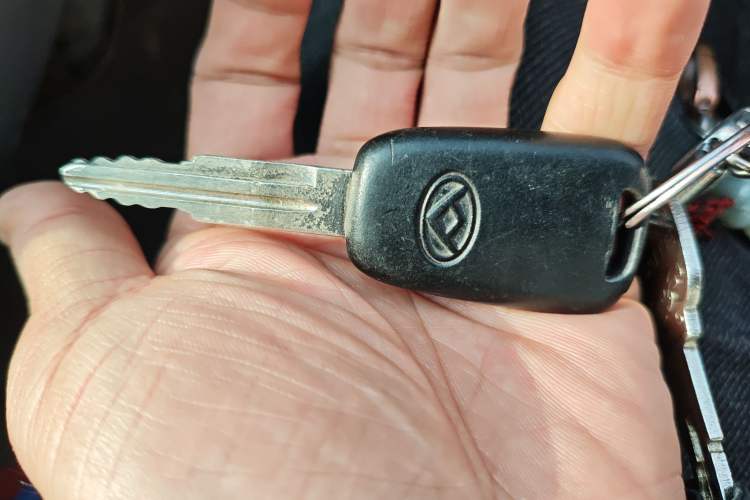 Used SAIC MAXUS Xintu V80 2018 2.5T 6-Speed Manual Aoyuntong Short Wheelbase Mid-Height 5-6 Seater