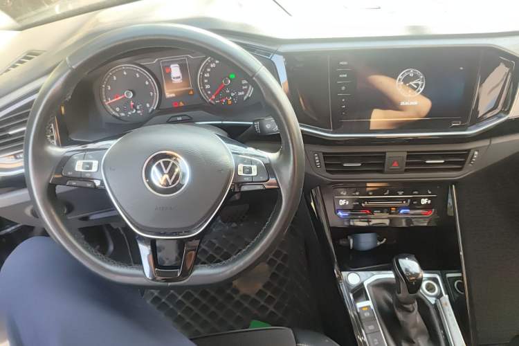 Used Volkswagen Tayron 2020 330TSI Two-Wheel Drive Luxury Smart Connectivity Version Center Console