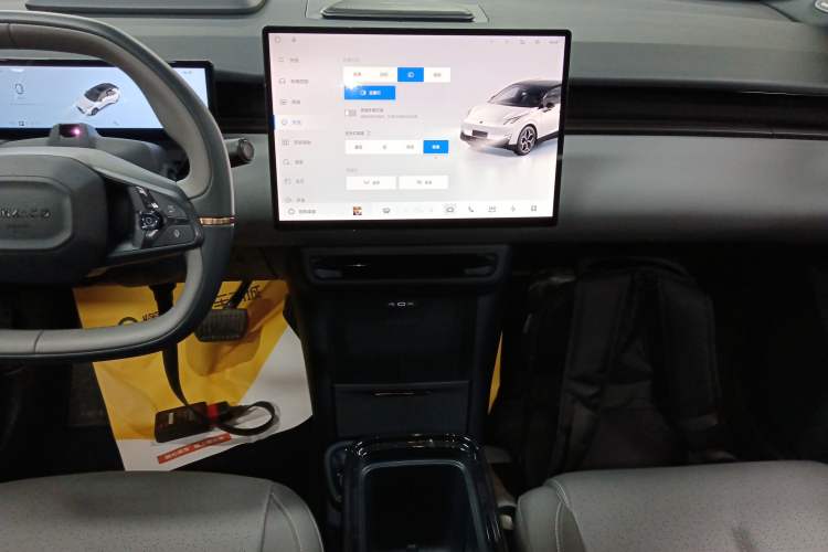 Used Lynk & Co Z20 2025 530 km Range Rear-Wheel Drive Max Audio And AC Panel