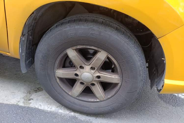 Used JMC Baodian 2020 2.5T Diesel Two-Wheel Drive Comfort Edition Standard Wheelbase JX4D25A6L Right Front Wheel Hub