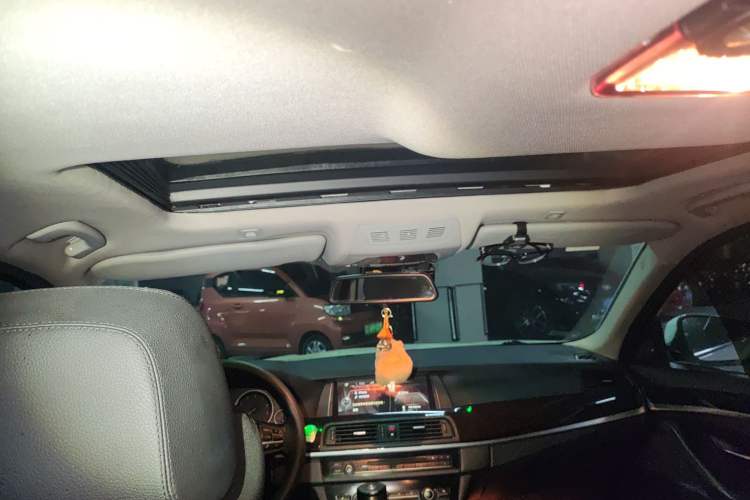 Used BMW 5 Series 2014 525Li Leading Model
