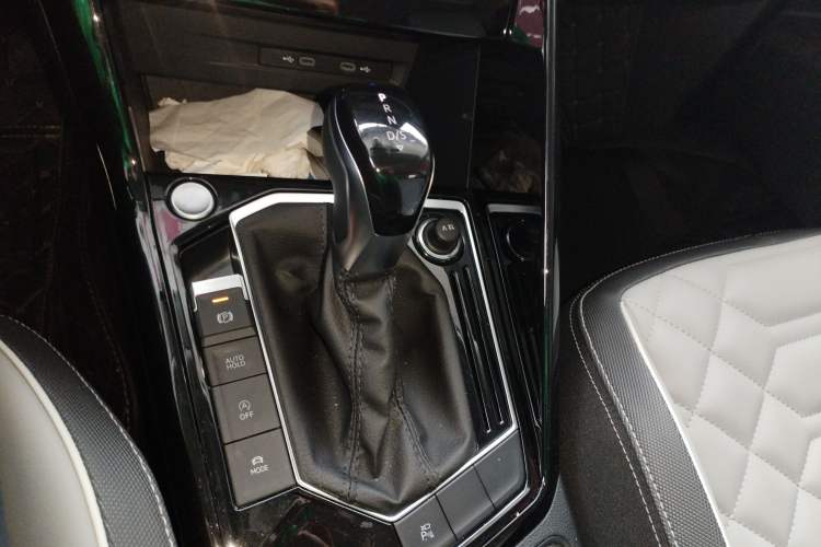 Used Volkswagen Tayron 2024 300TSI Two-Wheel-Drive Luxury Plus Advanced Version Gear Lever