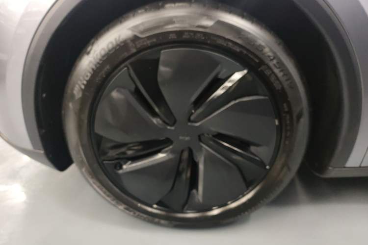 Used Tesla Model Y 2025 Long-Range All-Wheel Drive First Edition