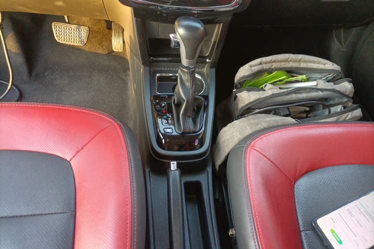 Used FAW Yingzhi G3 2016 G3S 1.5L CVT Luxury Navigation Edition
