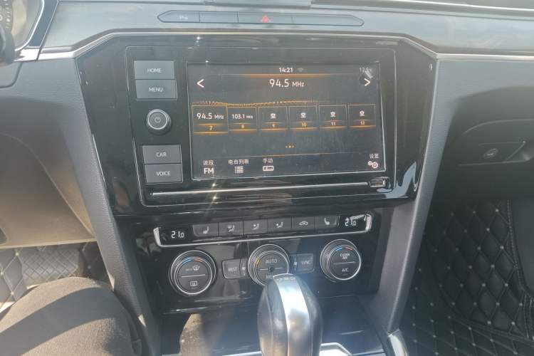 Used Volkswagen Magotan 2019 330TSI DSG Luxury Version China VI Standard Audio And AC Panel