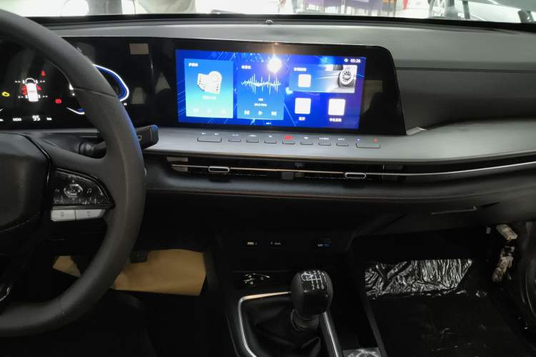 Used Changan Lantop 2023 2.0T Manual 4x4 Diesel Elite Long-Box Version
