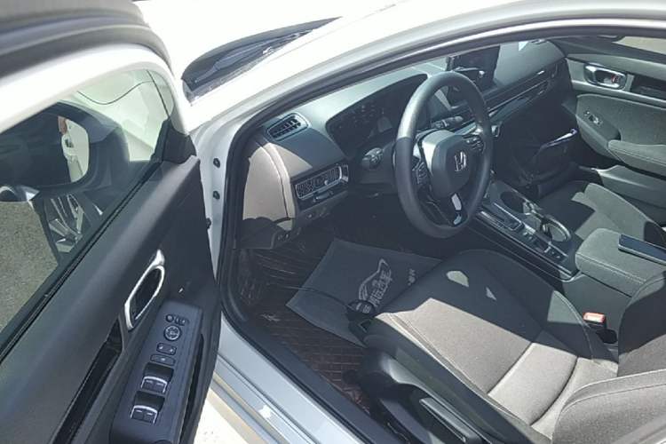 Used Honda Civic 2023 240TURBO CVT Dynamic · Center Stage Special Edition