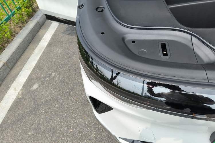 Used Zeekr 7X 2026 75kWh Rear-Drive MAX Edition Right Front Headlight