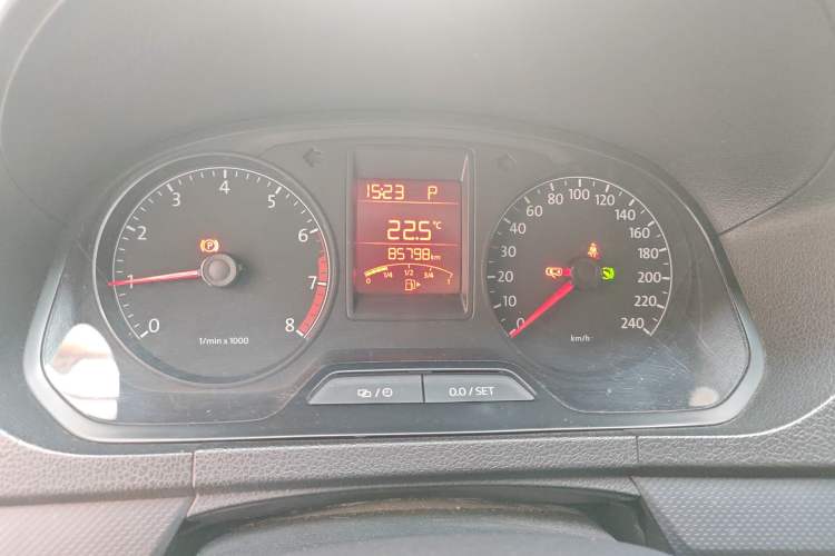 Used Volkswagen Jetta 2015 Value Edition 1.6L Automatic Fashion Version Odometer Close Up