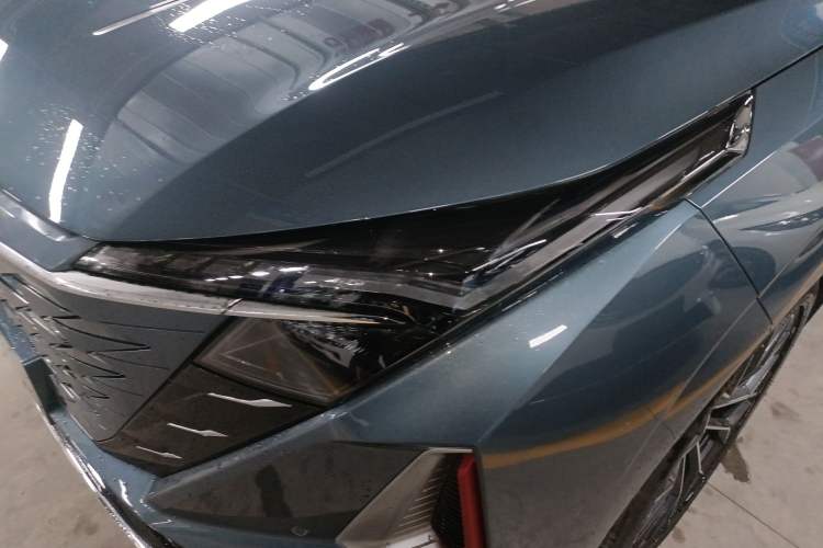 Used Oshan Z6 2023 Blue Whale 1.5T DCT Smart-Led City Edition