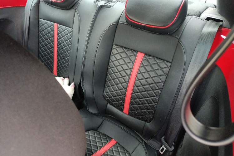 Used Volkswagen Beetle 2015 180TSI model
