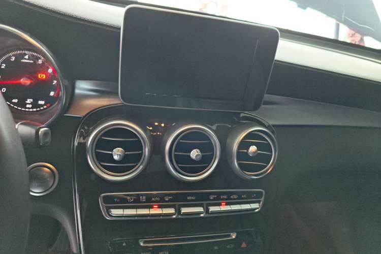 Used Mercedes-Benz GLC 2017 GLC 260 4MATIC Luxury Model
