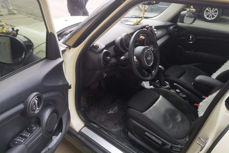 Used MINI 2015 1.5T COOPER Fun Five-Door Edition
